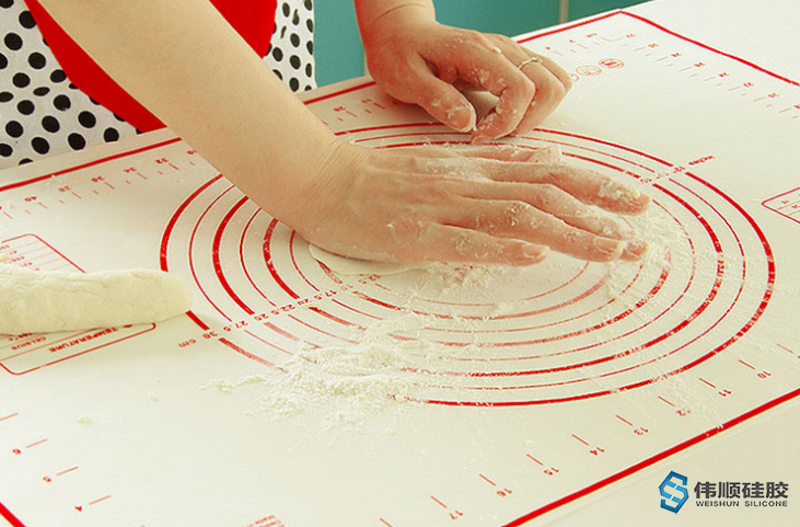 固態硅膠的生產流程是怎樣的,固態硅膠制品的工藝 固態硅膠的生產流程是怎樣的,固態硅膠制品的工藝