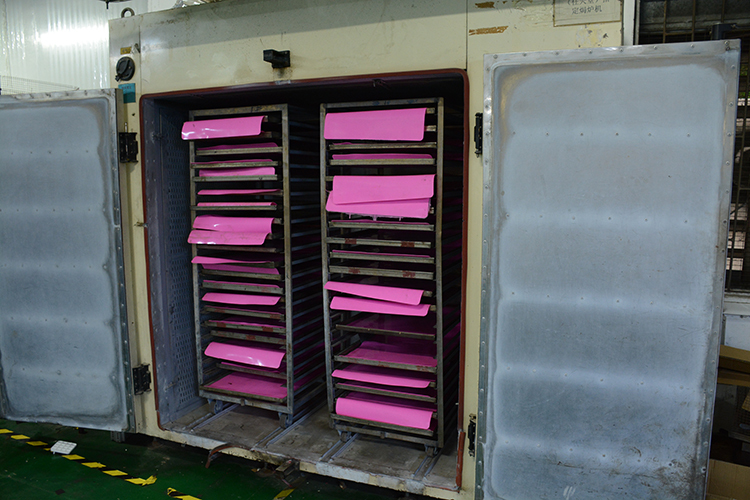 硅膠揉面墊烘烤流程 硅膠揉面墊烘烤流程