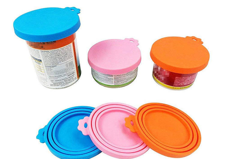 硅膠罐頭蓋-食品級硅膠寵物罐頭蓋定制廠家電話-東莞硅膠罐頭蓋工廠批發價格,蓋子有三種尺寸大小,可以蓋不同大小的罐頭,是連在一起的哈,不是分開的喲,直接整個套在打開的貓罐頭上就可以啦,用起來也非常方便。蓋上之后就不怕罐頭壞啦,第二天照樣可以打開,可以繼續享受美味, 還有配套的小勺子,用來挖濕糧什么的可方便咯~~采用硅膠材料精制而成,無毒無害,產品設計精巧,不易變形,很軟的手感,不是那種硬邦邦的,密封性更好。 硅膠罐頭蓋-食品級硅膠寵物罐頭蓋定制廠家電話-東莞硅膠罐頭蓋工廠批發價格,蓋子有三種尺寸大小,可以蓋不同大小的罐頭,是連在一起的哈,不是分開的喲,直接整個套在打開的貓罐頭上就可以啦,用起來也非常方便。蓋上之后就不怕罐頭壞啦,第二天照樣可以打開,可以繼續享受美味, 還有配套的小勺子,用來挖濕糧什么的可方便咯~~采用硅膠材料精制而成,無毒無害,產品設計精巧,不易變形,很軟的手感,不是那種硬邦邦的,密封性更好。